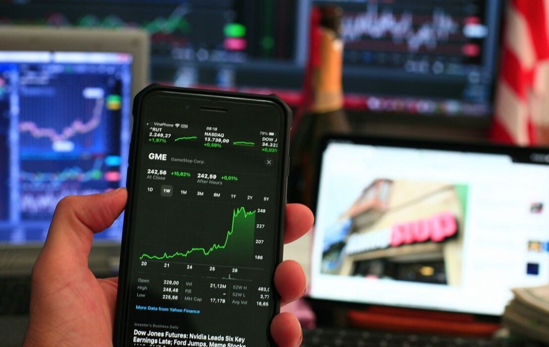 Is investing money in mutual funds good or should I go for stocks?